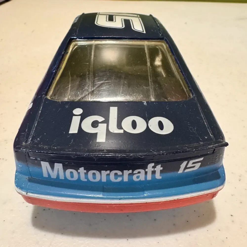 Nascar #15 Quality Care/Igloo 1992 Ford‎ Thunderbird Die-Cast Car 1:24 Scale Vtg